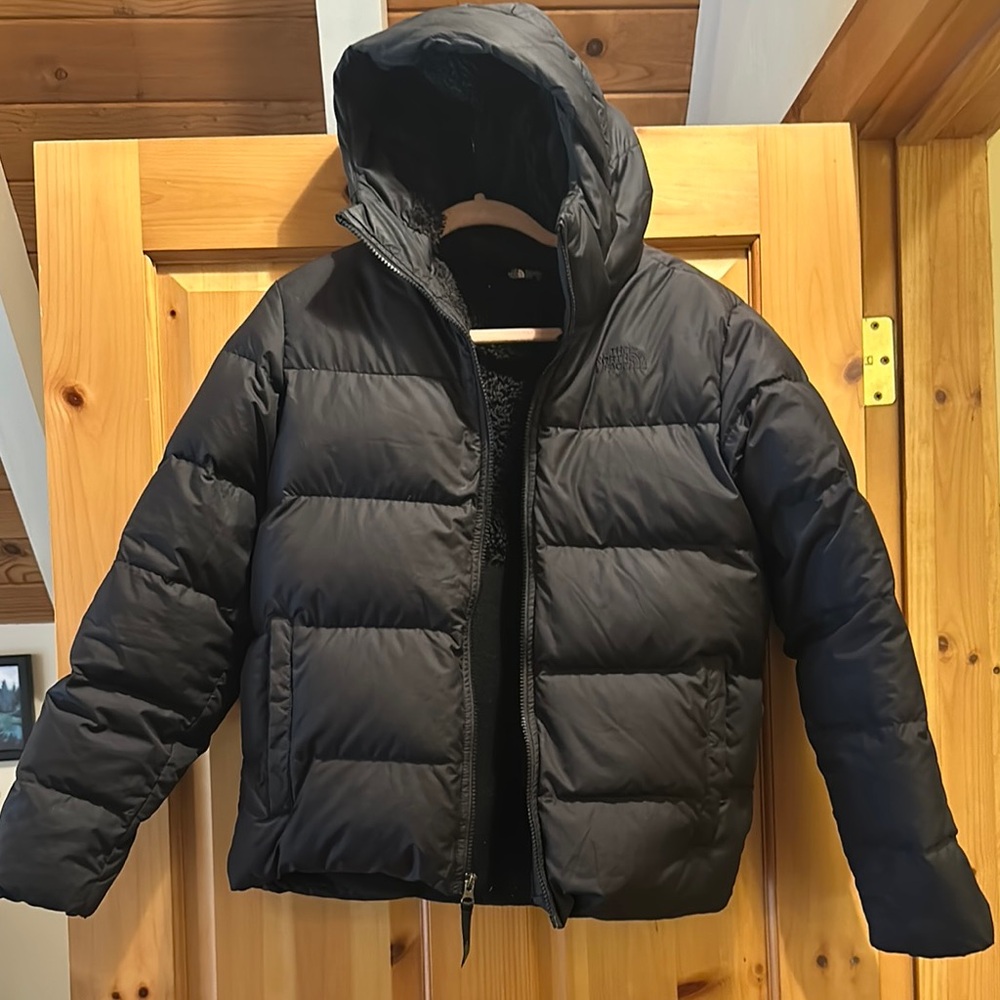 The North Face Black Puffer Jacket with Hood and Insulation - Boys XL